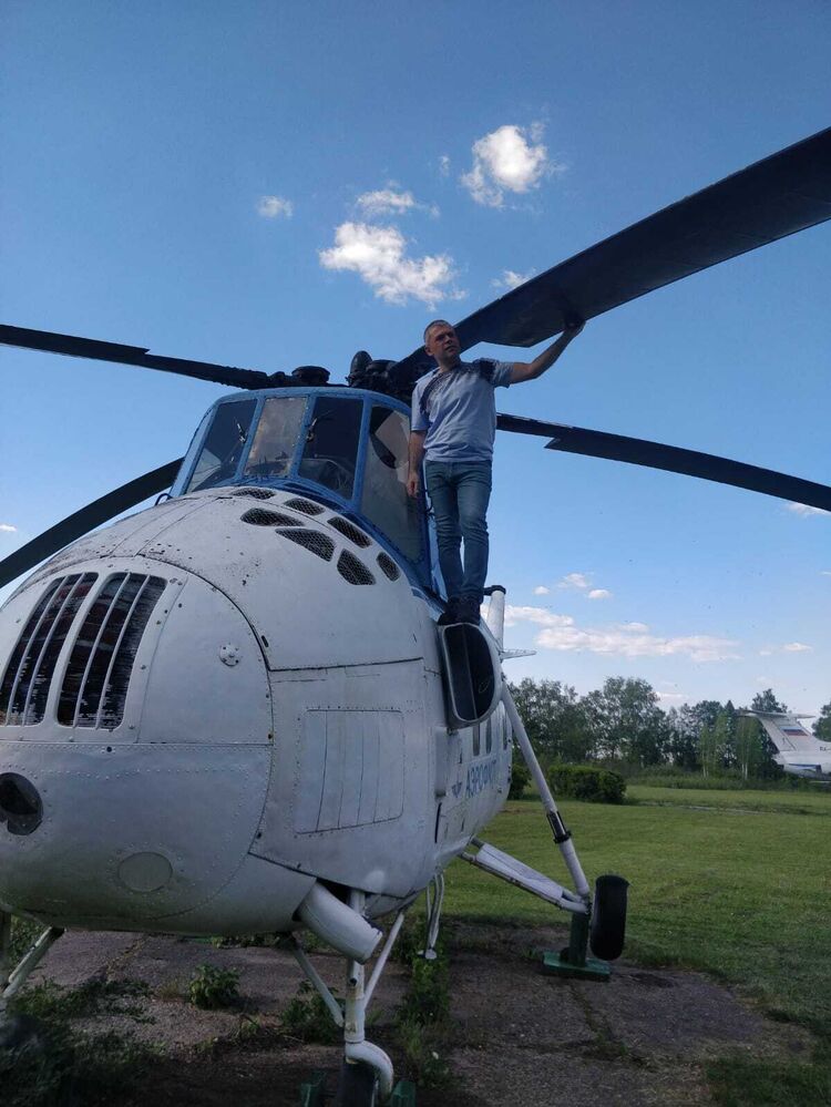  43686737  Rostislav, 44 ,    