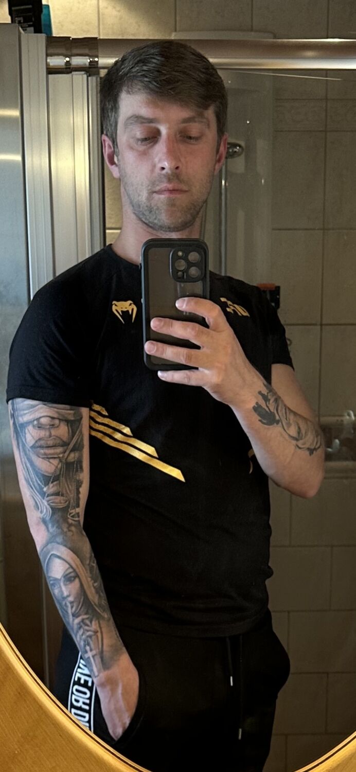  Ҹ,   Erlandas, 38 ,   ,   