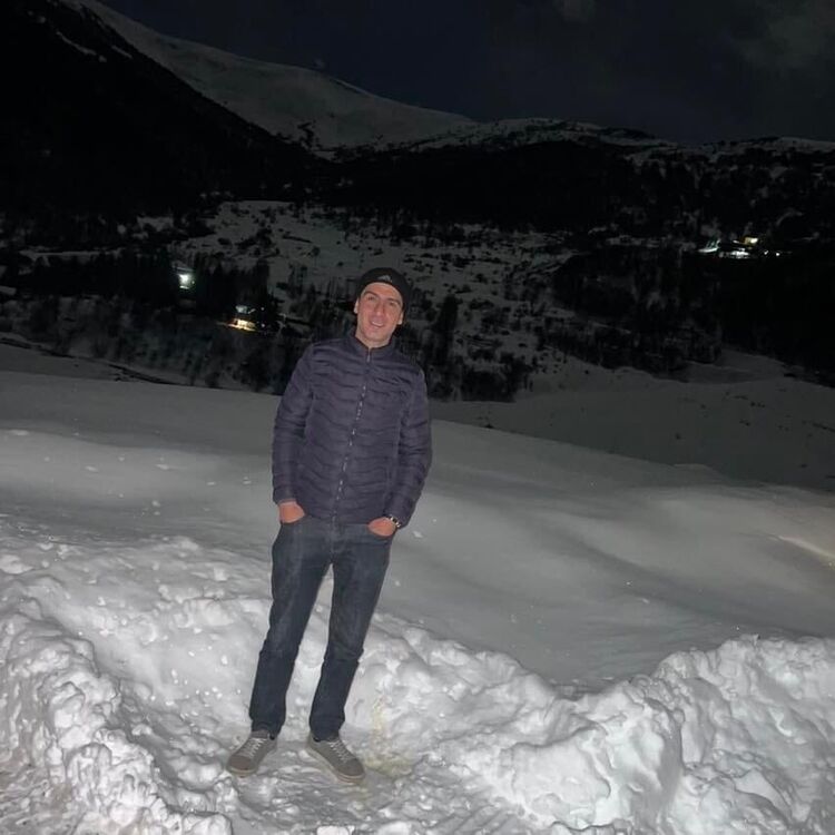  ,   Artur, 32 ,   c 