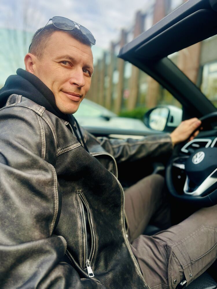  51777047  , 37 ,    Euskirchen