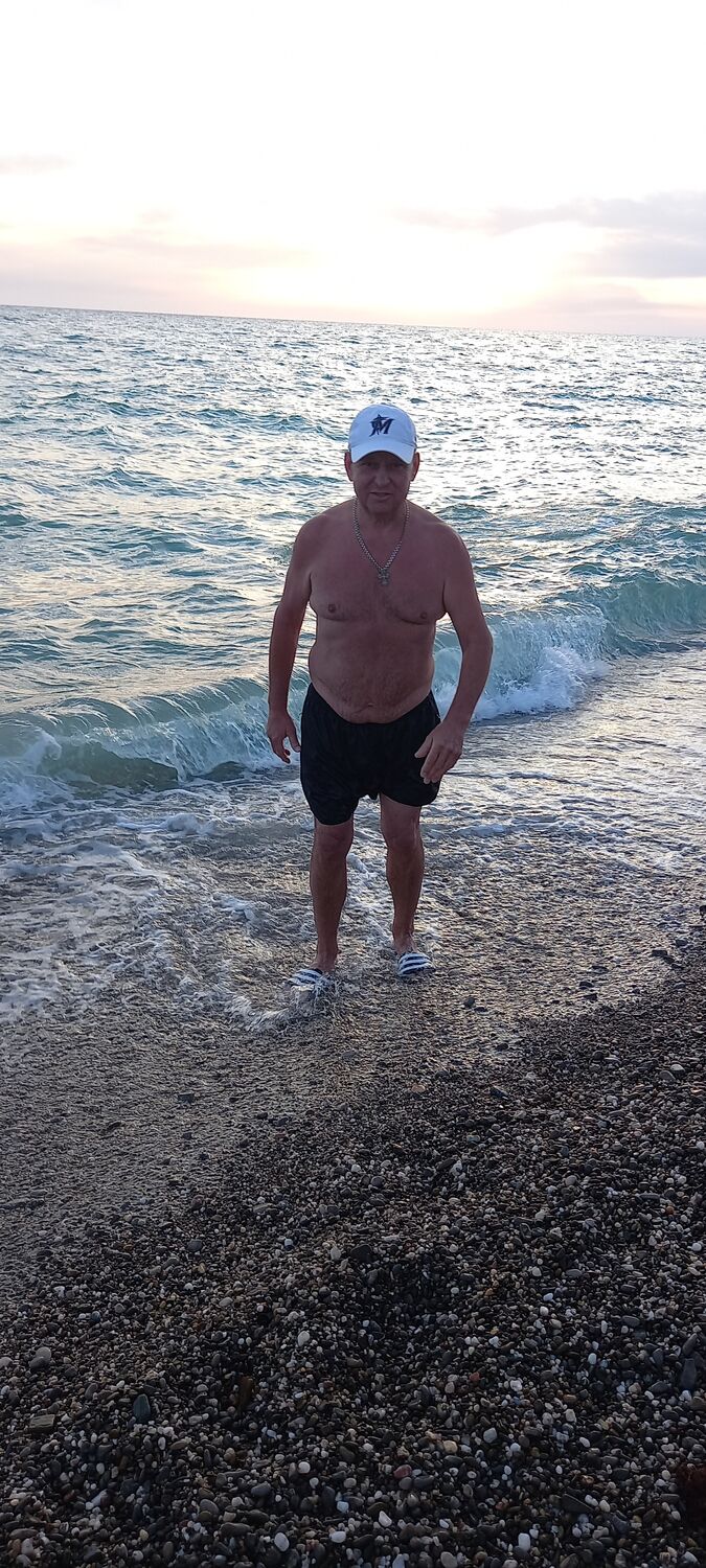  43861967  Oleg, 57 ,    