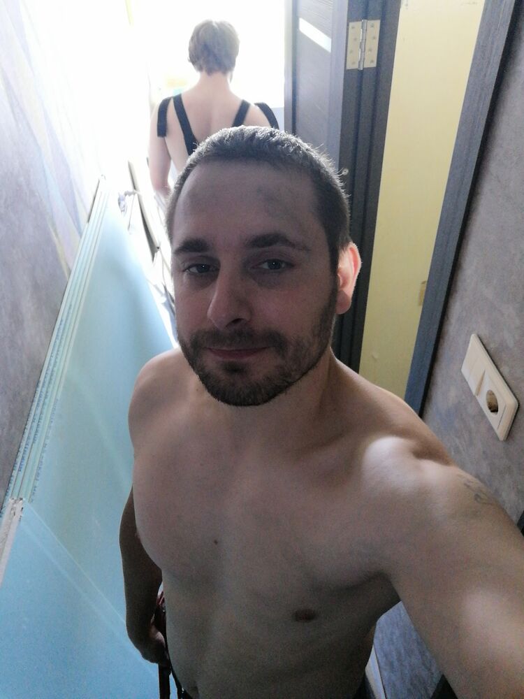  37007277  , 33 ,    