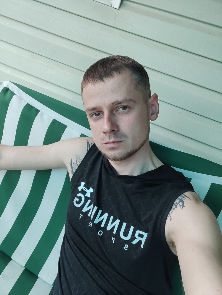  35040827  Artem, 33 ,    