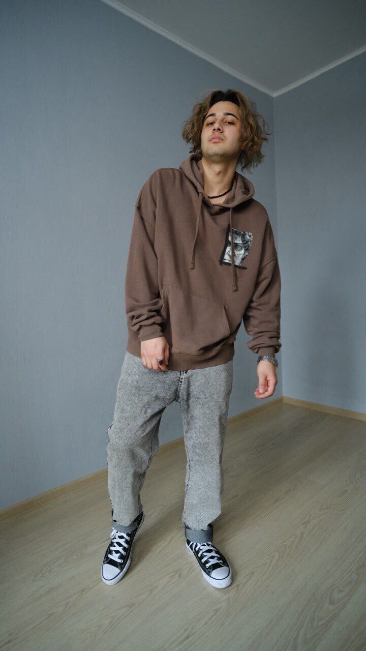  51753467  Melnikoff, 25 ,    