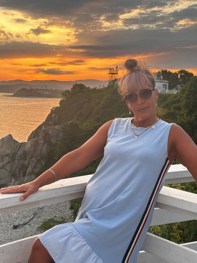  53174857  Marina, 52 ,    