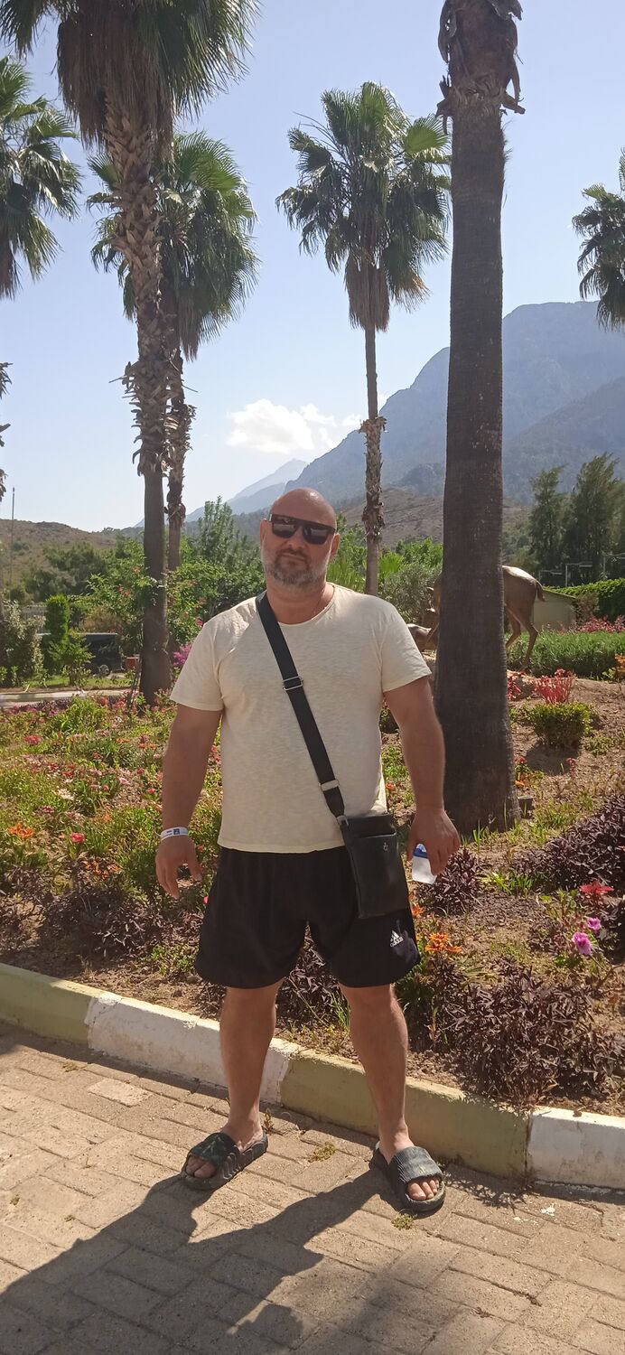  44408837  Aleksander, 53 ,    