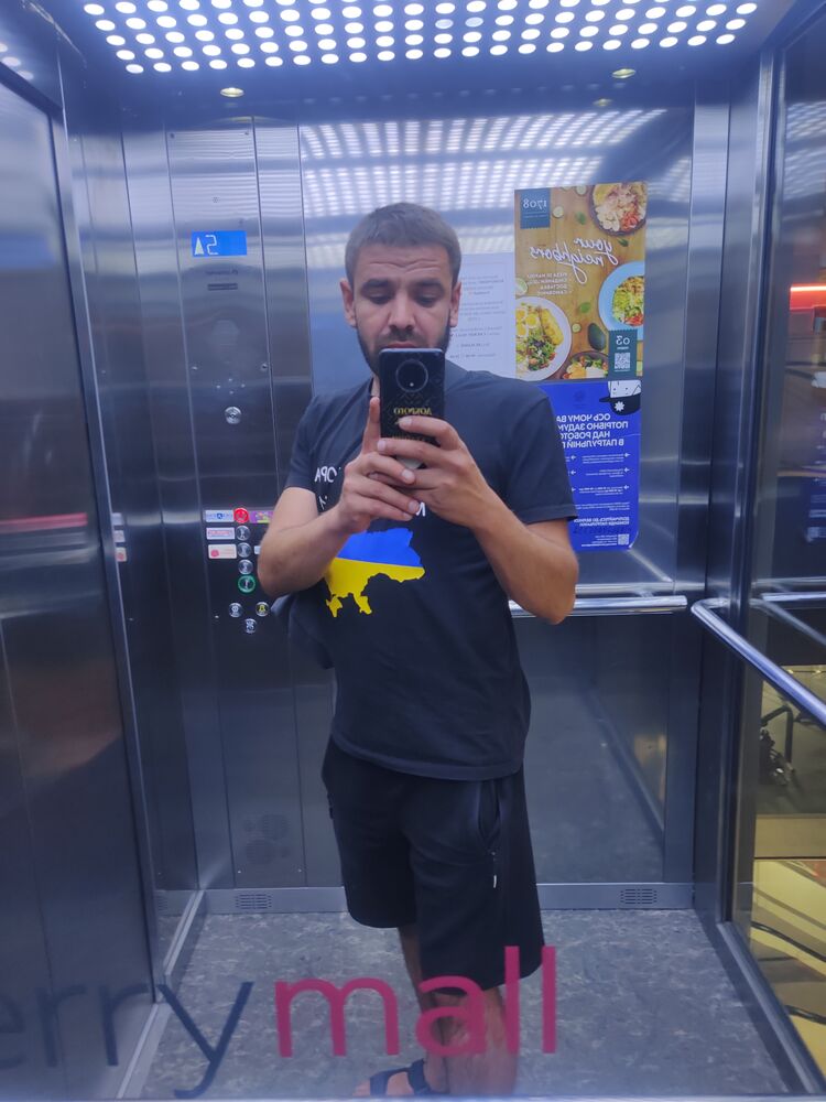  48485747  Dron, 38 ,    