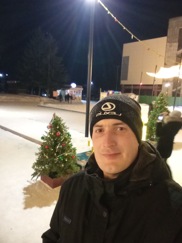  ,   Viktor, 33 ,   ,   