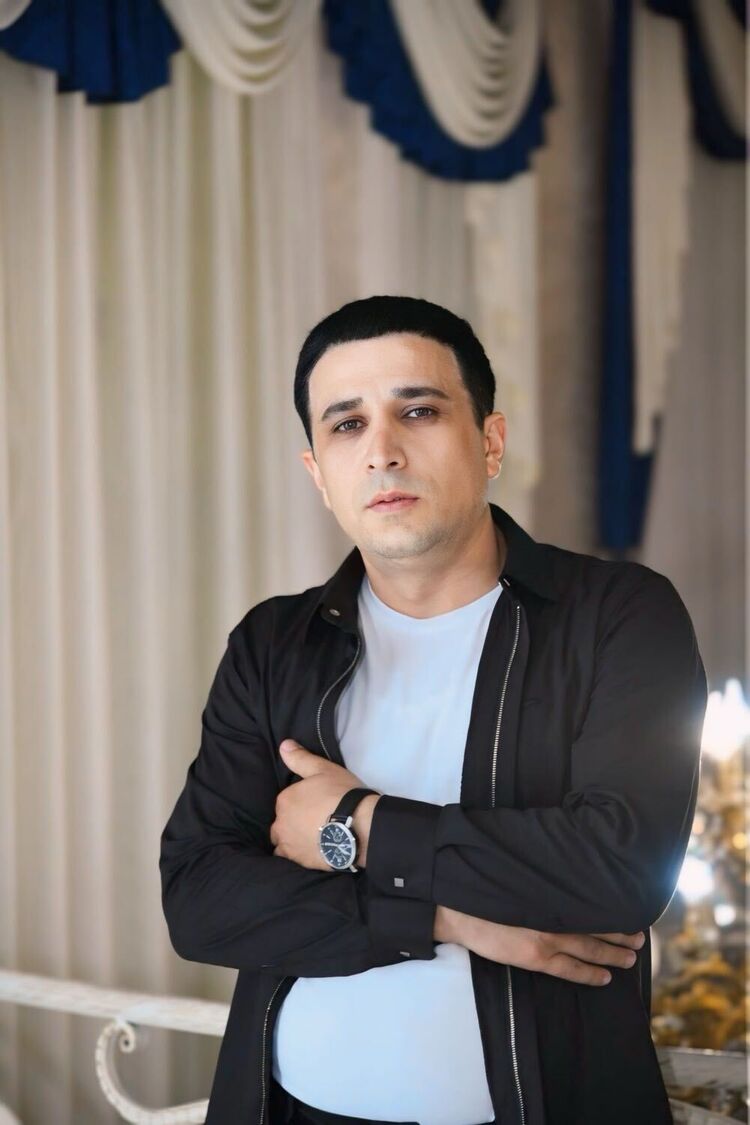  45042607  Tiko, 38 ,    