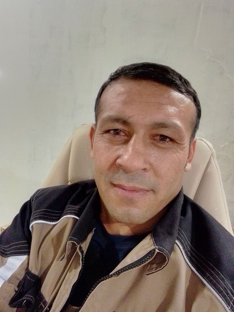  49228487  Sarvar, 41 ,    
