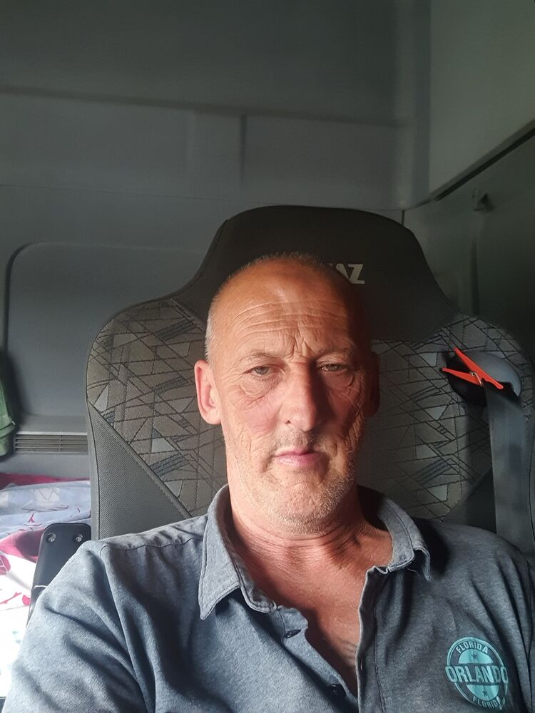  45536247  YRA, 58 ,    