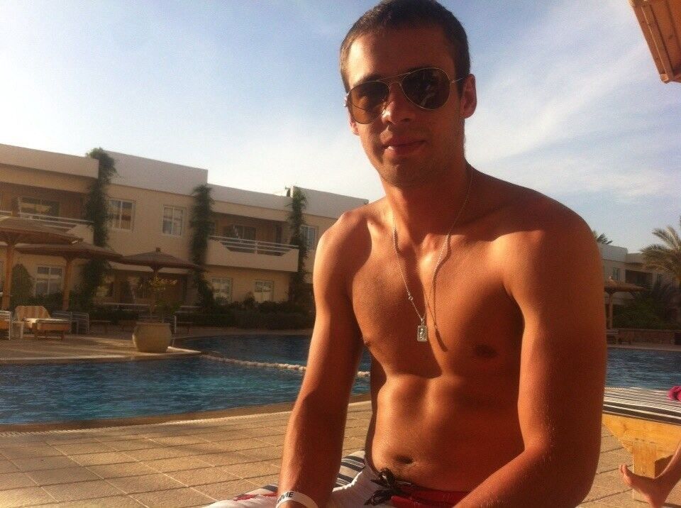  5576437  Markus, 29 ,    