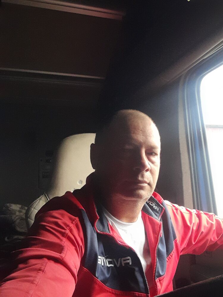  45894737  Victor, 49 ,    