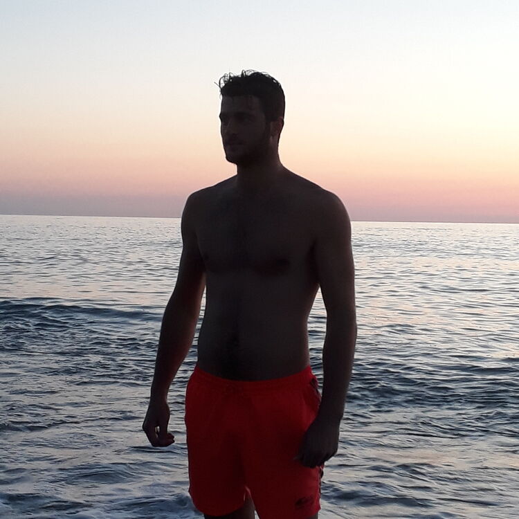  15437717  Omar, 26 ,    