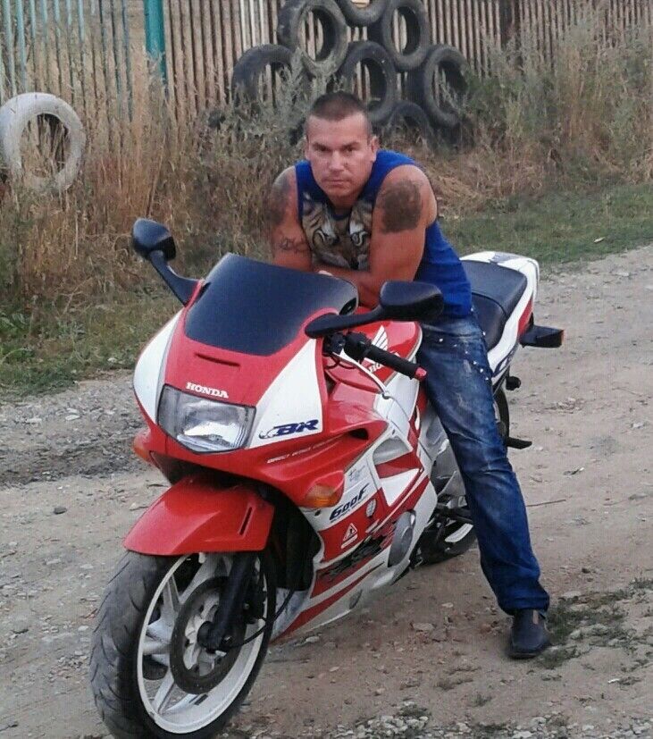  48750827  Alexander, 37 ,    