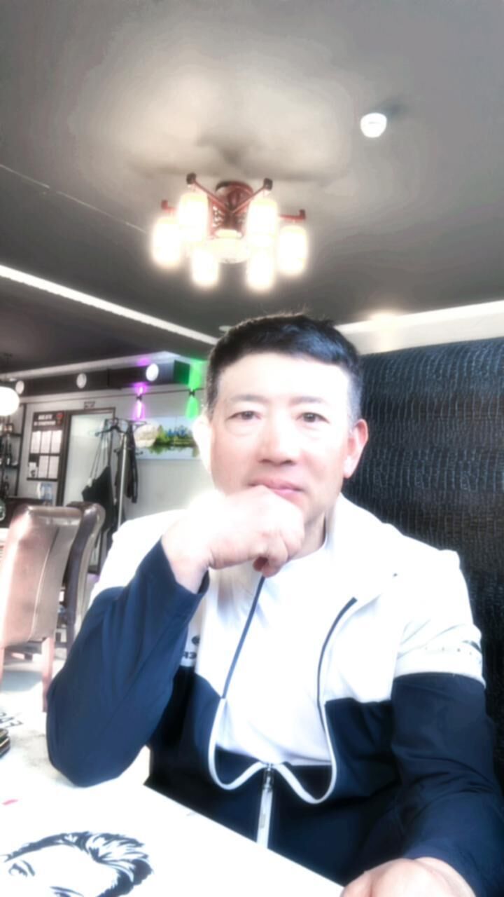  43858977  U Bossu, 46 ,    -