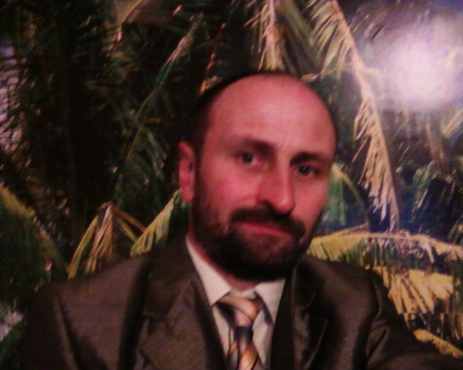  10238887  Mihal, 46 ,    