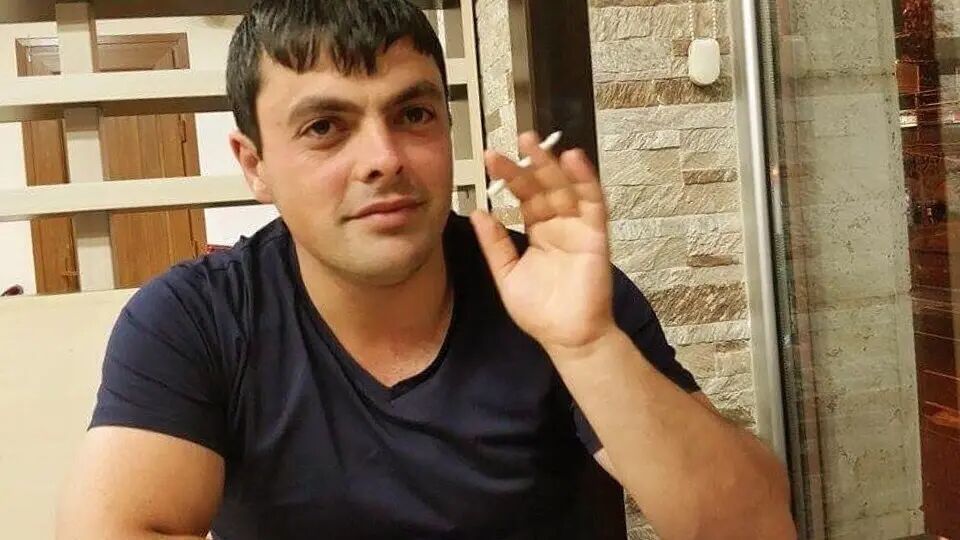  ,   Armen, 38 ,   ,   