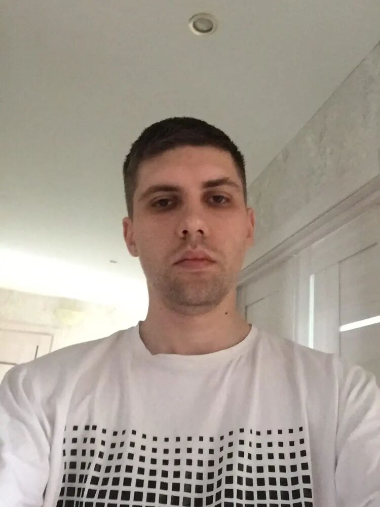  ,   Ilya, 31 ,   ,   , c , 