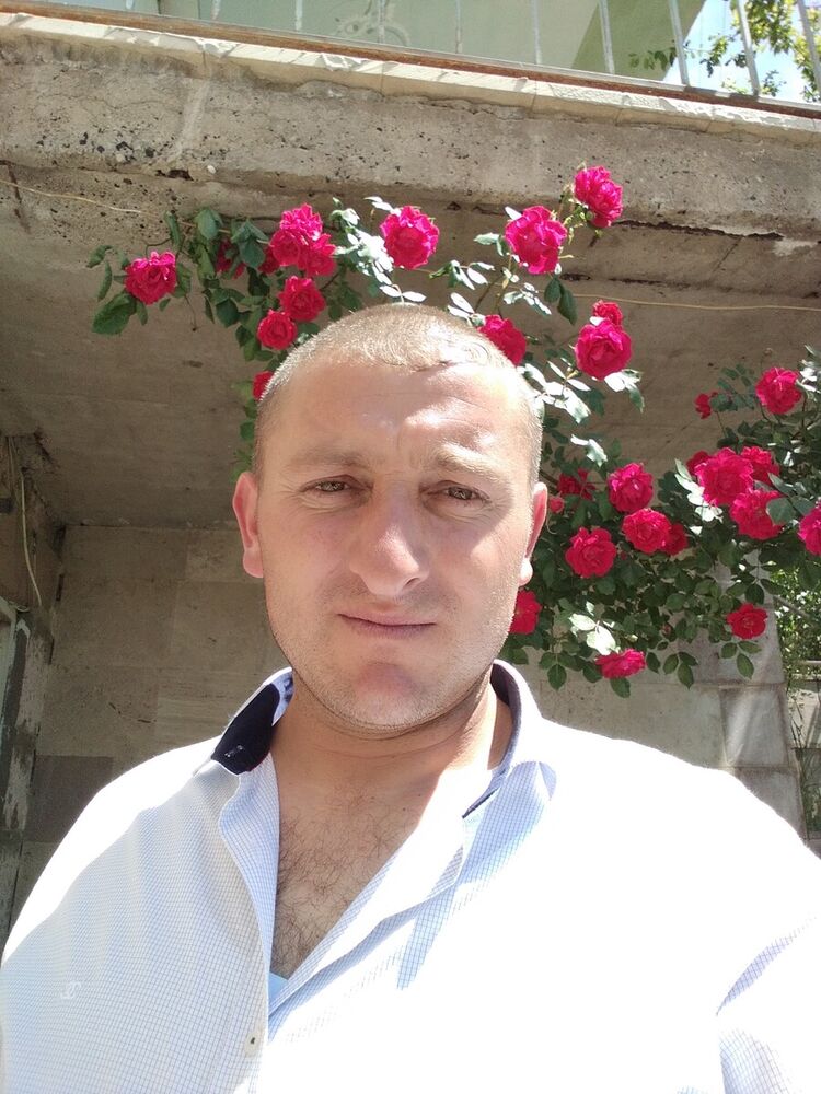  20559477  Serge, 39 ,    