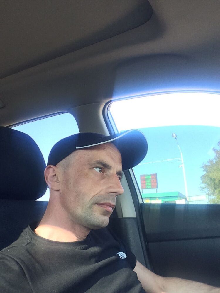  ,   Nik, 41 ,   ,   