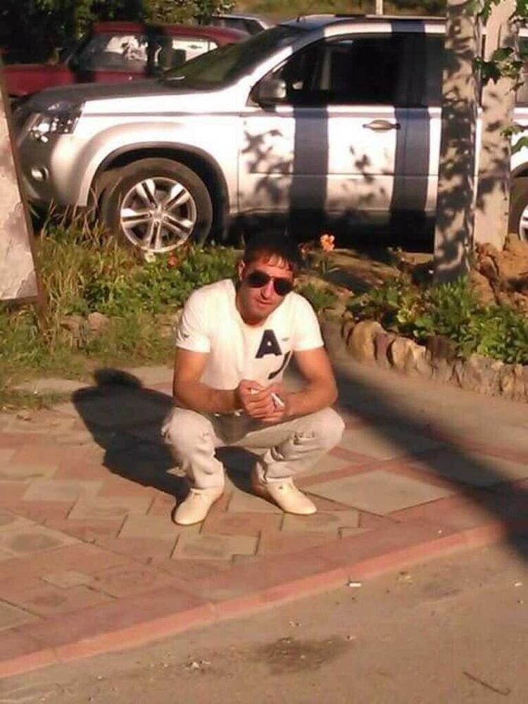  21155437  Armen, 33 ,    