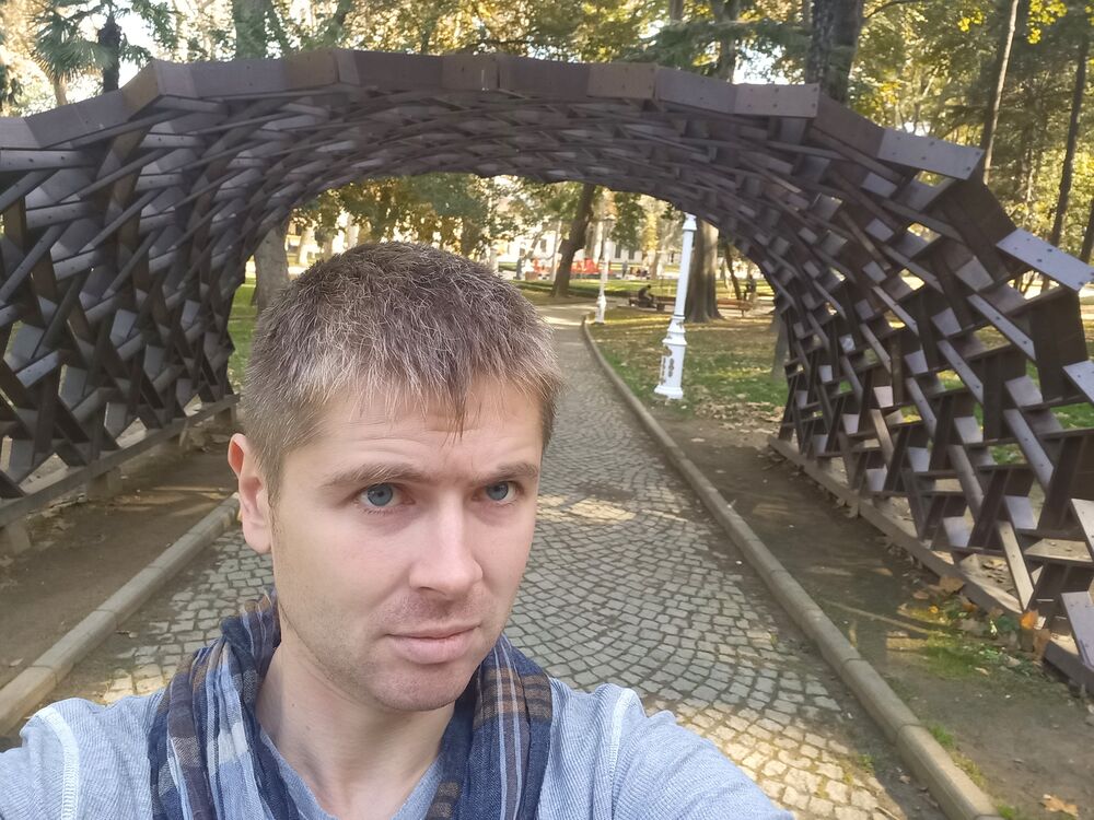  40740557  Pavel, 32 ,    