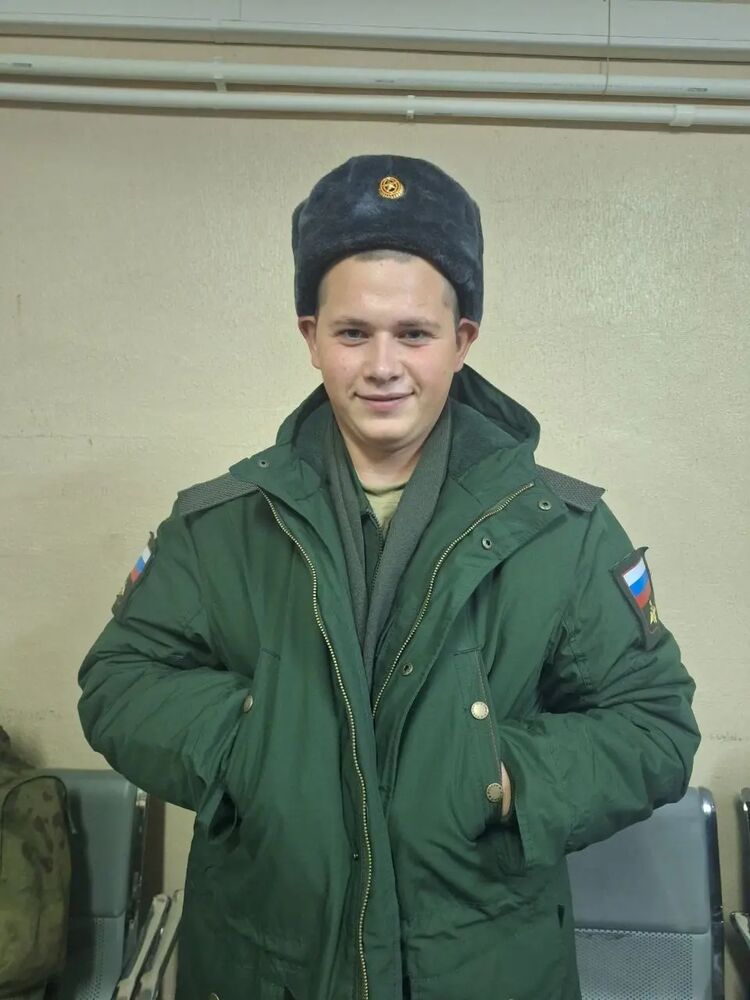  48261247  Roman, 21 ,    