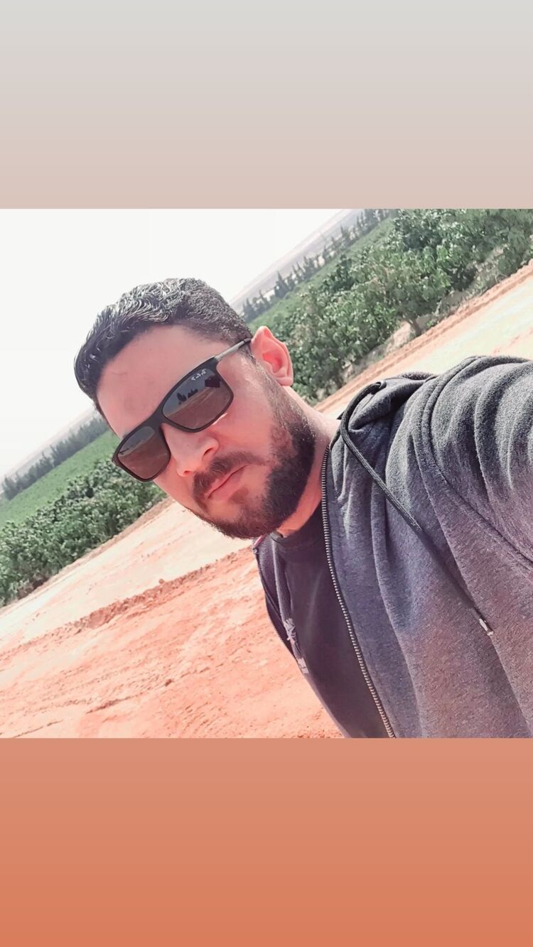  42599387  Naser Seif, 43 ,    