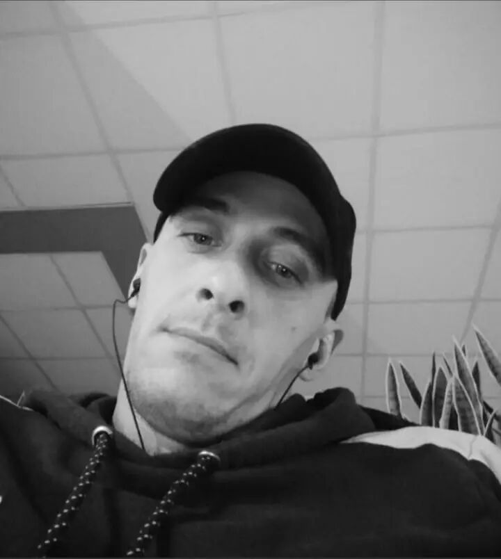  40575867  Anatoly, 37 ,    