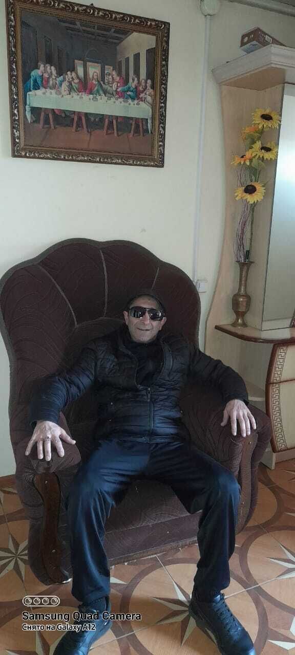  42423837  Armen, 50 ,    