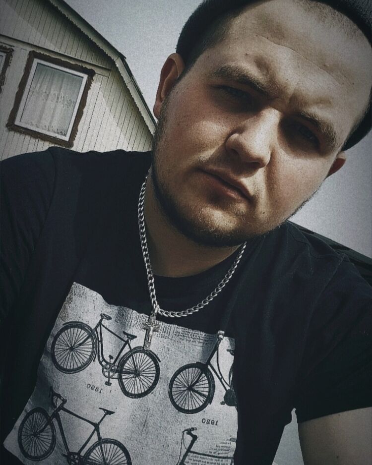  46790947  , 22 ,    