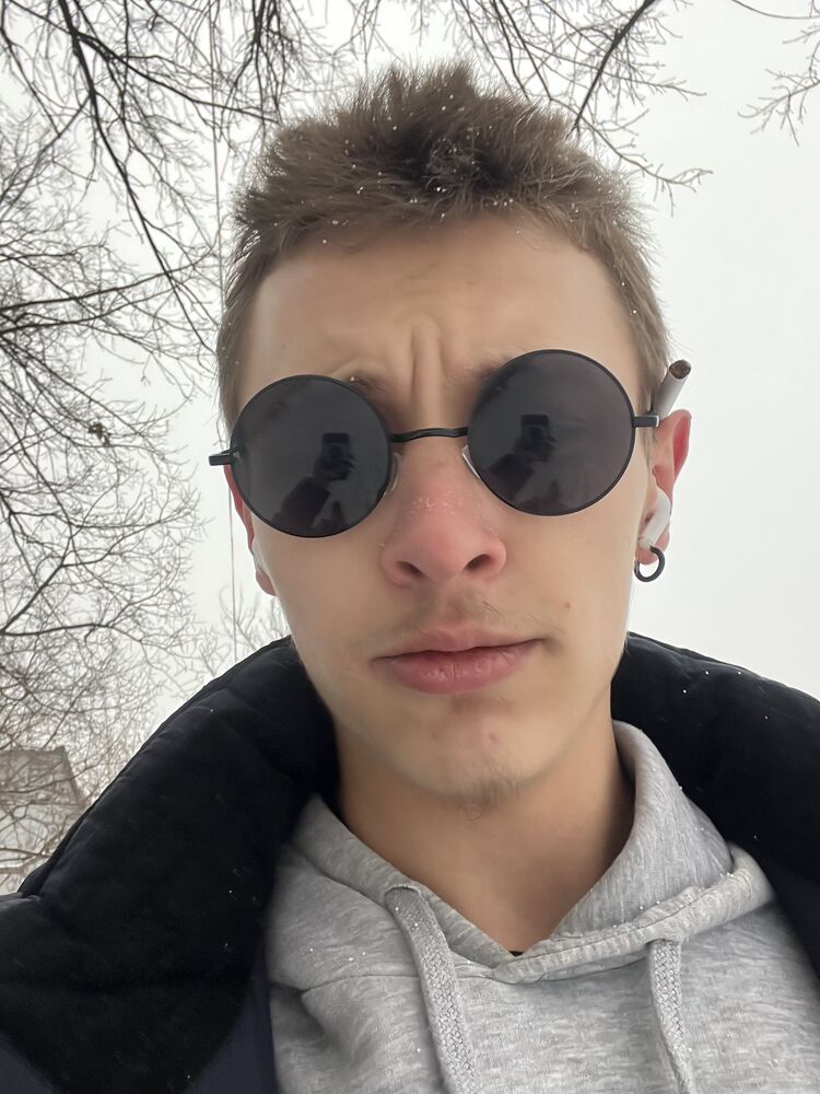  54502937  Ilya, 21 ,    