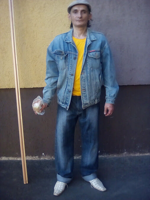  -,   Denis, 44 ,     , c 