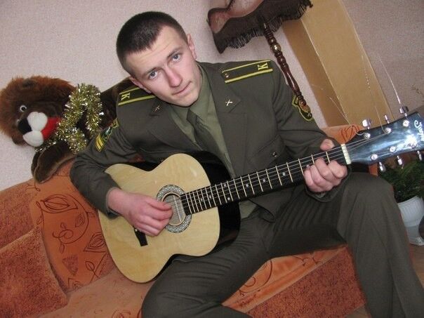  5495747  Konstantin, 31 ,    