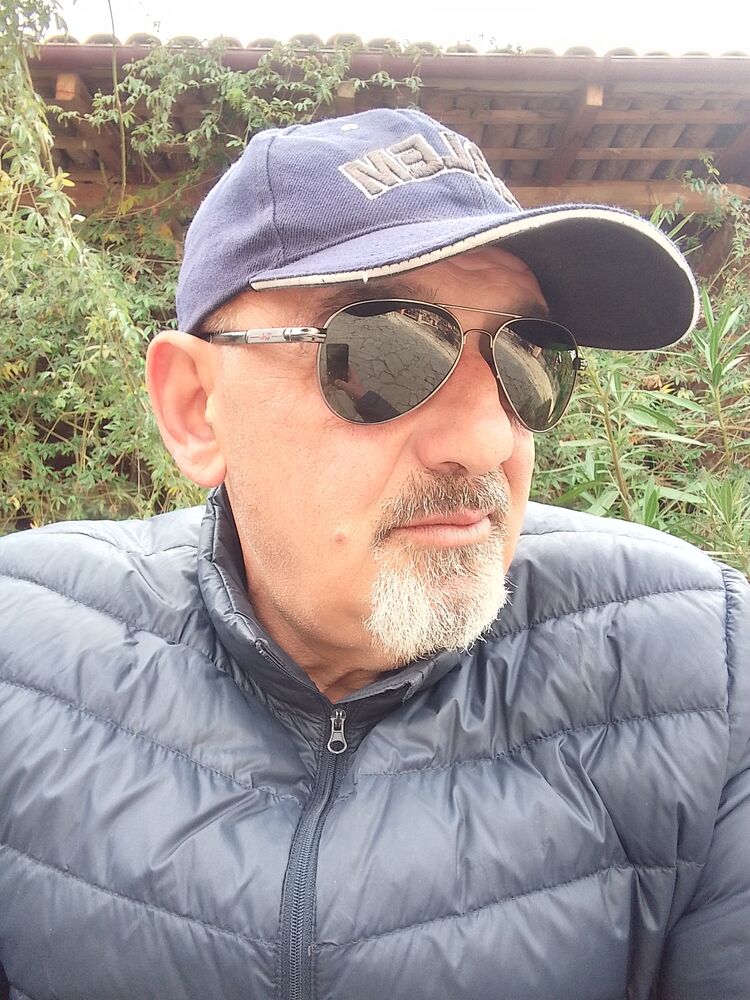  45389667  Mamuka, 53 ,    