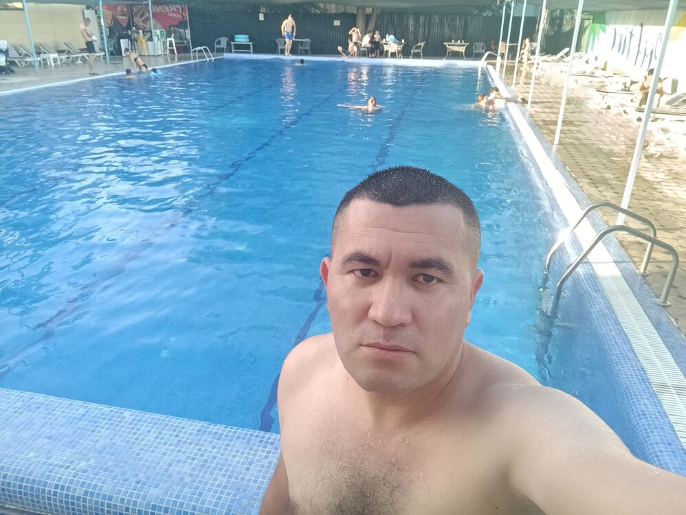  48485377  Komol, 39 ,    