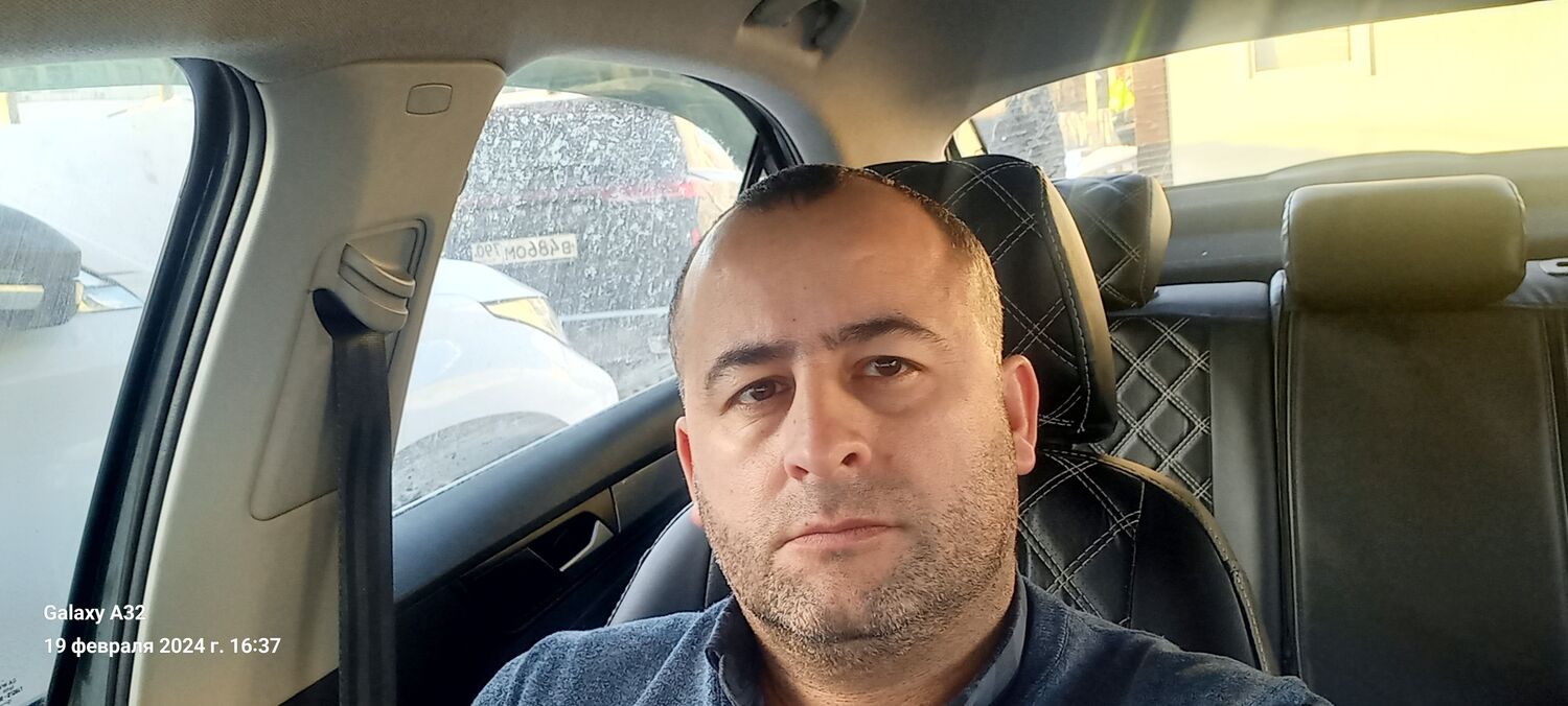  42370517  Gayur, 44 ,    