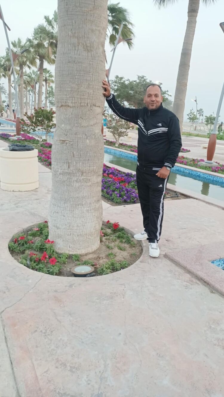  49342997  Tamer naser, 45 ,    Al Ghardaqah