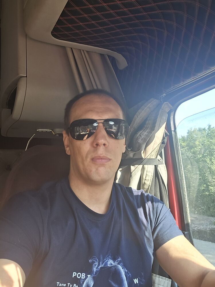  52839617  Vladimir, 32 ,    
