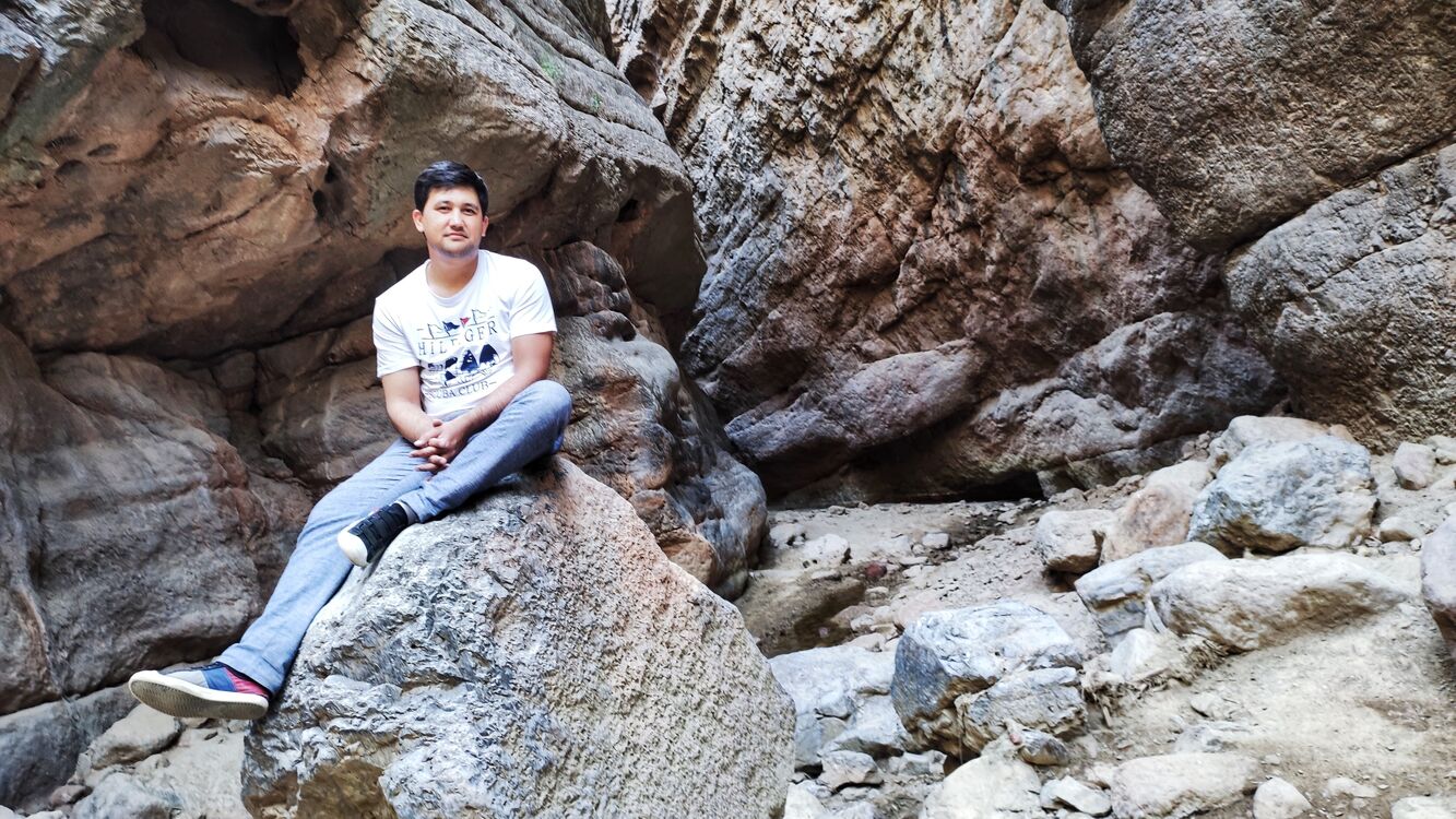  26072107  Nizom, 37 ,    