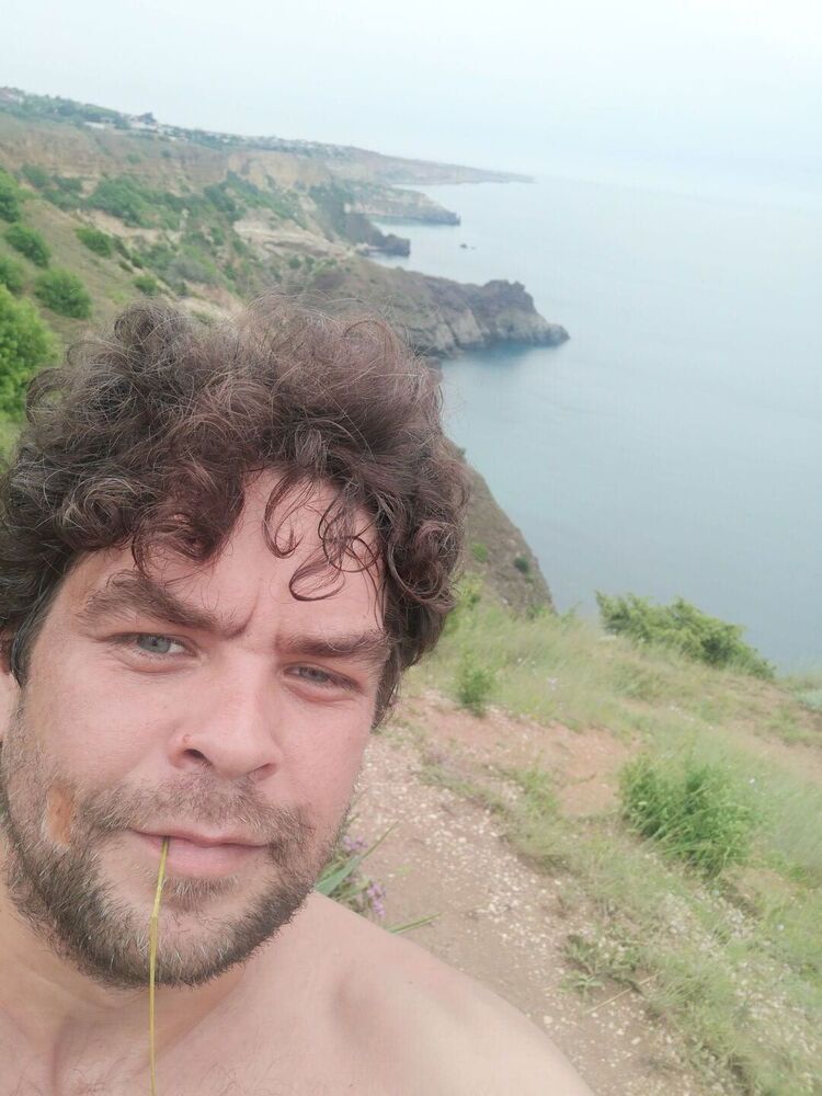  35428587  Vlad, 39 ,    