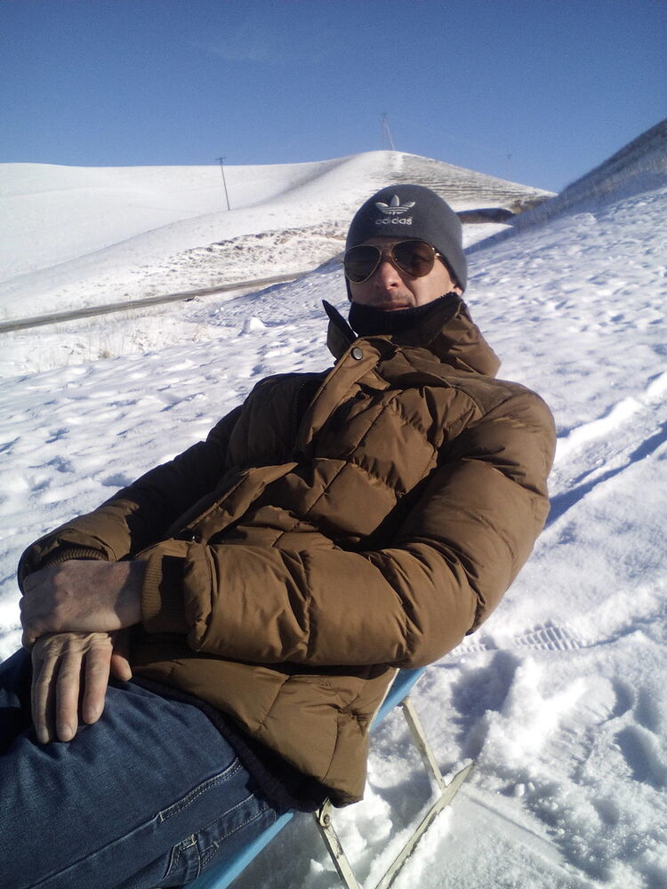  8740347  Alexei, 44 ,    