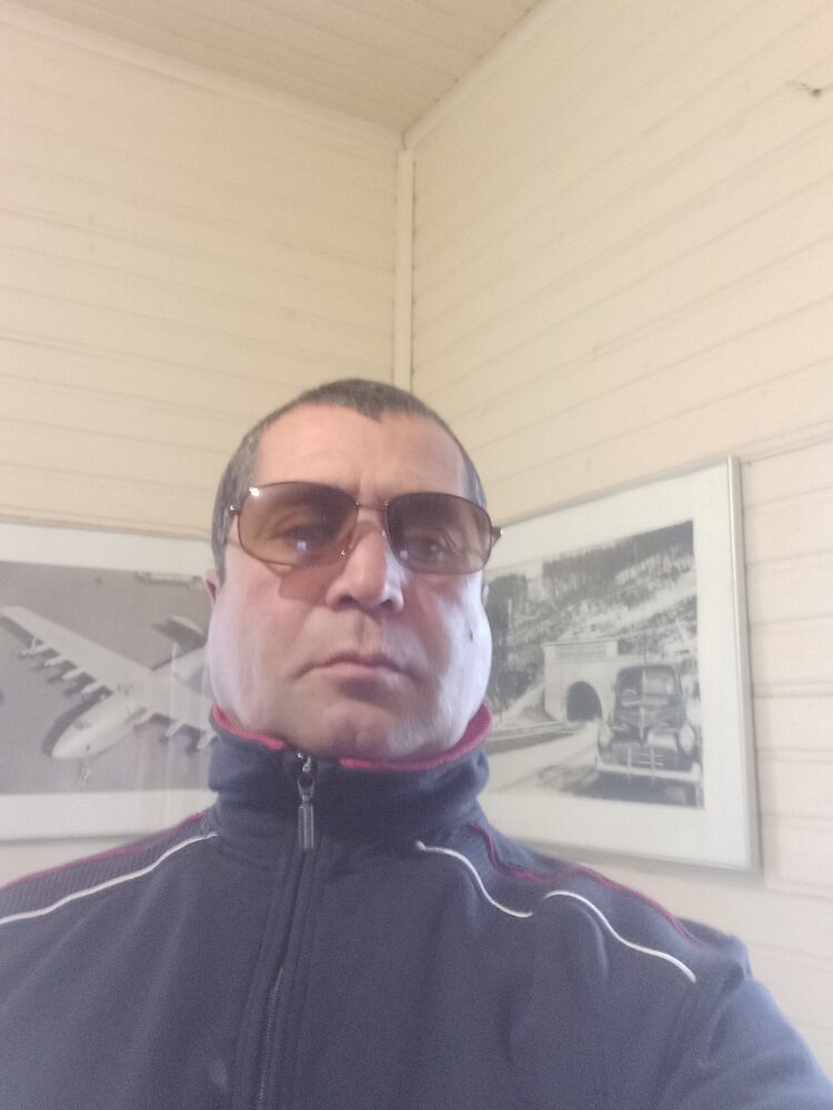  45924717  Rustam, 47 ,    