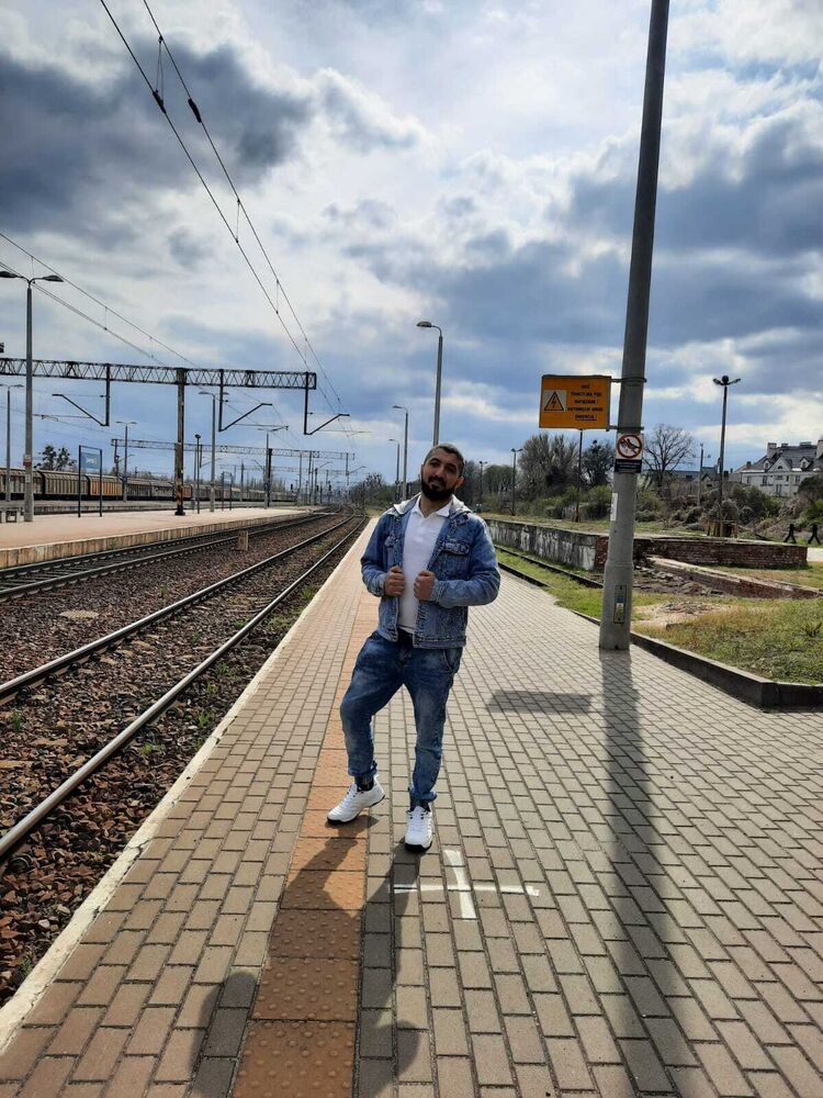  23047557  Ruslan, 35 ,    