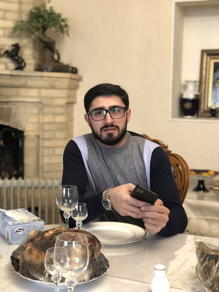  32859517  Gago, 28 ,    