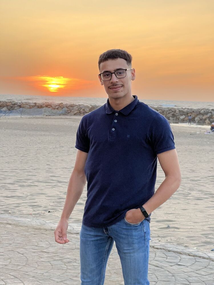  Algiers,   Younes, 25 ,   ,   