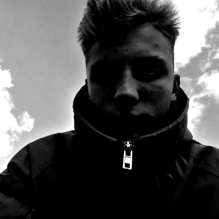  37286417  MAXIM, 21 ,    