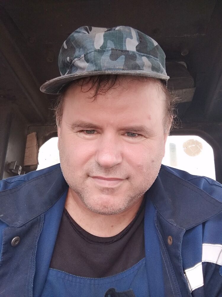  12527347  Viktor, 53 ,    