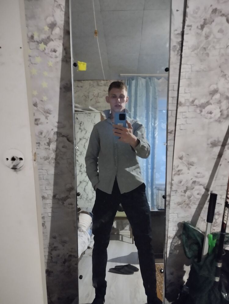  33891157  Artem, 24 ,    